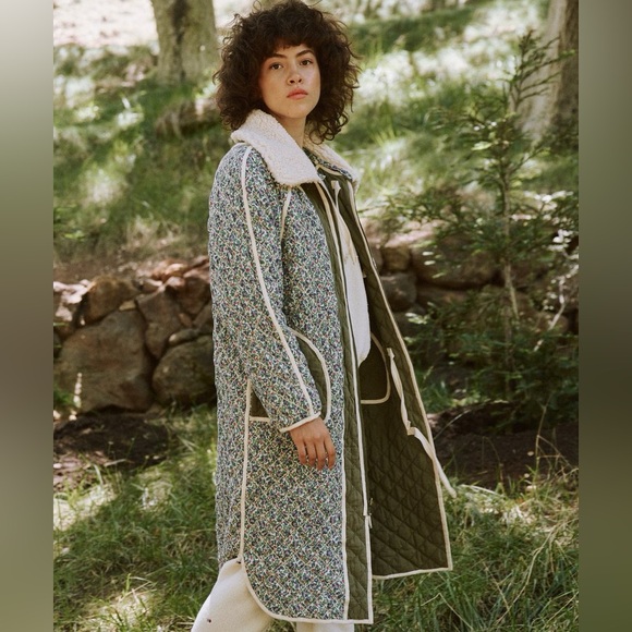 The Great - The Long Quilted Reversible Jacket in Army - Picture 7 of 7